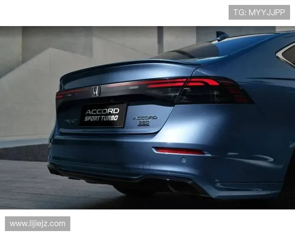 00后车主实测：这届B级车，我站雅阁！