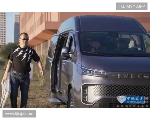 00后彻底疯了!开着房车浪出天际,这届年轻人把家安在车轮上! 00后彻底疯了!开着房车浪出天际,这届年轻人把家安在车轮上!